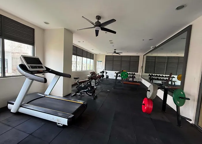 Trig Place At Be Residences Near It Park With Free Pool, Netflix, Wifi Cebu